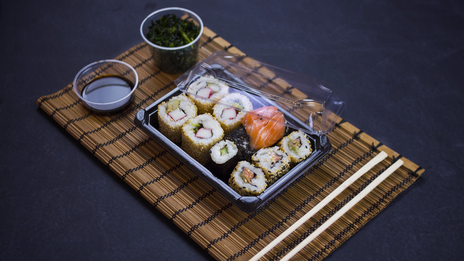 14.5 x 9 x 4cm PLA Black Sushi Tray & Clear Lid